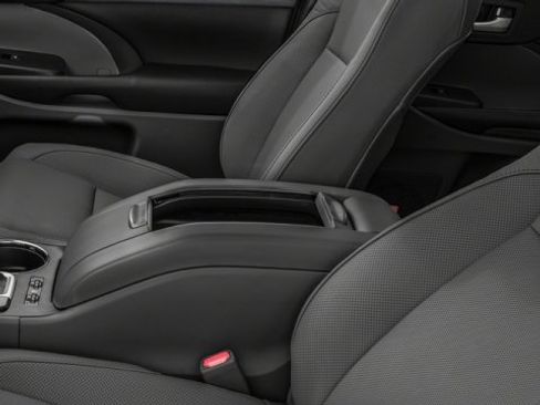 Used 2017 Toyota Highlander Limited Platinum image 18