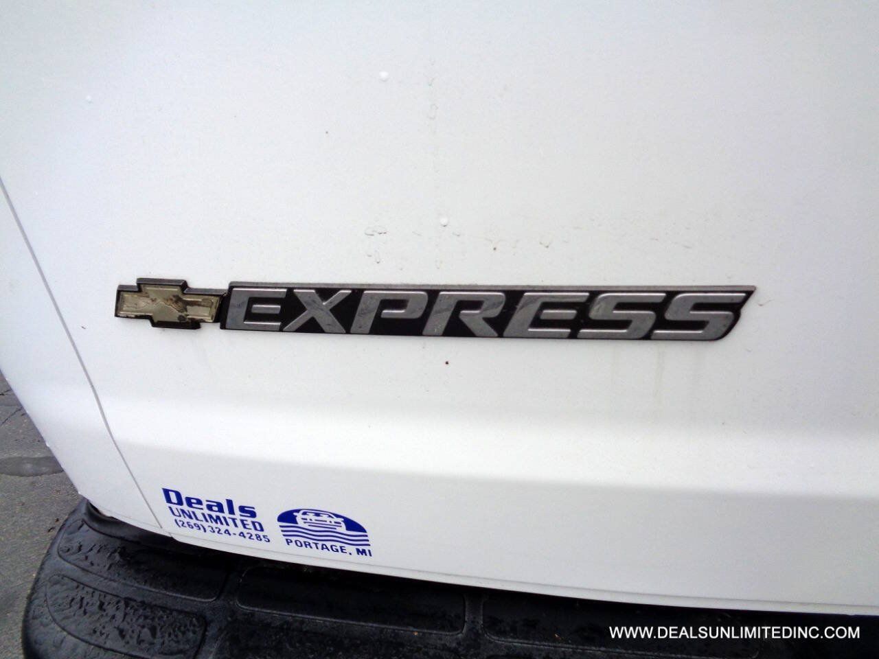 Used 2019 Chevrolet Express 2500 w/ Driver Convenience Package RWD image 5