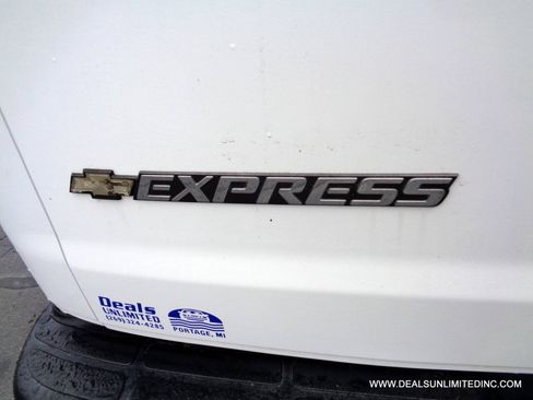 Used 2019 Chevrolet Express 2500 w/ Driver Convenience Package RWD image 5