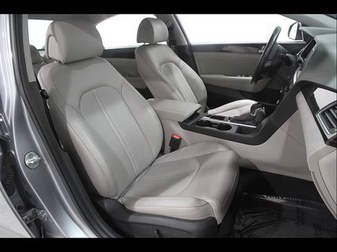 Used 2017 Hyundai Sonata Limited FWD image 18