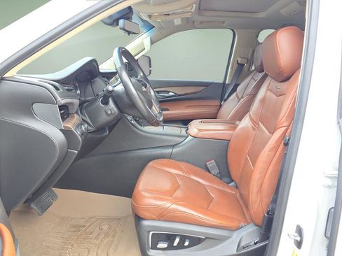 Used 2019 Cadillac Escalade ESV Premium Luxury image 10