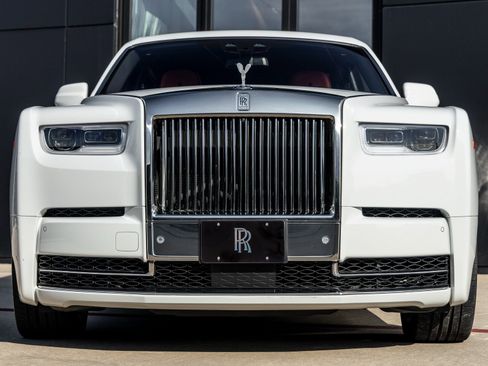 Used 2022 Rolls-Royce Phantom Extended Wheelbase image 7