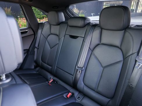 Certified 2026 Porsche Macan Turbo AWD/4WD image 37