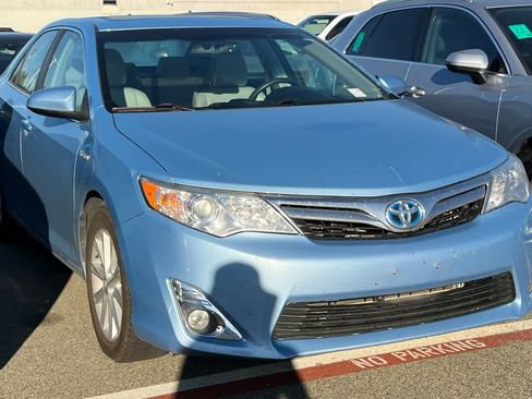 Used 2012 Toyota Camry XLE w/ Leather Pkg image 3