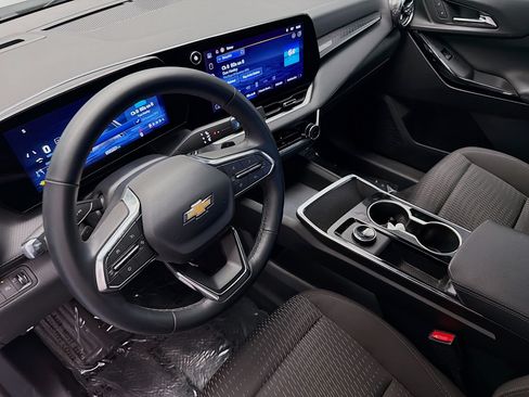 Used 2026 Chevrolet Equinox LT AWD/4WD image 7