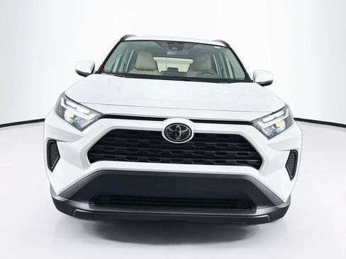 Used 2025 Toyota RAV4 XLE AWD/4WD image 2