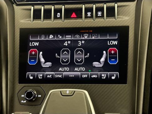 Used 2023 Lamborghini Urus Performante AWD/4WD image 16