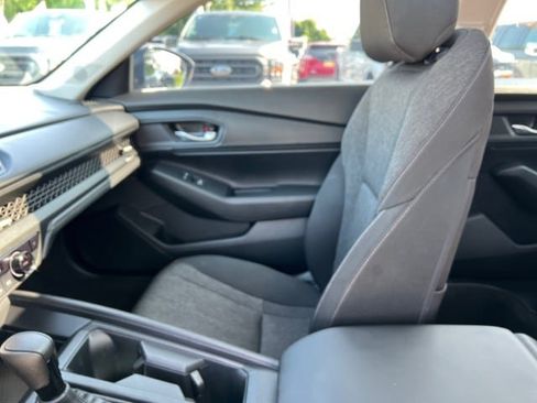 Used 2025 Honda Accord SE image 17