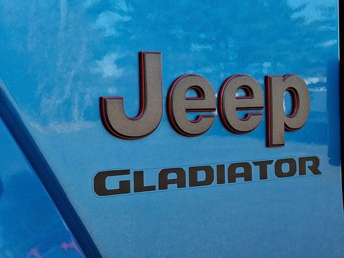 Used 2022 Jeep Gladiator Rubicon w/ LED Lighting Group AWD/4WD image 32