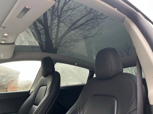 Used 2022 Tesla Model Y Long Range image 22