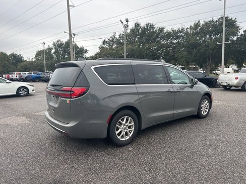 Used 2022 Chrysler Pacifica Touring-L w/ Uconnect Theater Family Group image 5