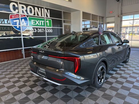 Used 2025 Kia K4 EX image 6