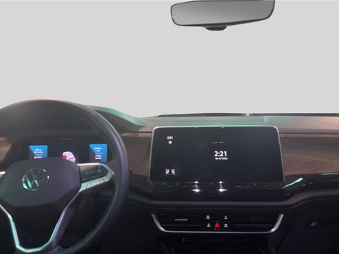 Used 2025 Volkswagen Atlas SE image 9