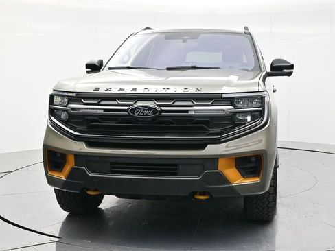Used 2025 Ford Expedition Tremor AWD/4WD image 2