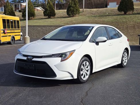 Used 2023 Toyota Corolla LE image 7
