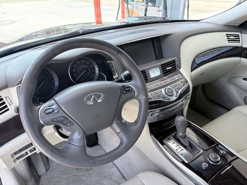 Used 2011 INFINITI M37 w/ Premium Pkg RWD image 3