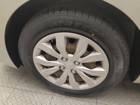Used 2019 Hyundai Accent SE FWD image 31