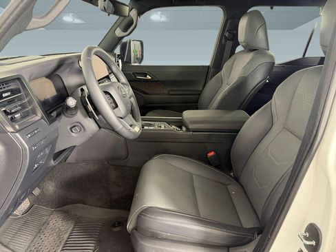 Used 2025 Lexus GX 550 w/ Accessory Package (Z1) AWD/4WD image 5