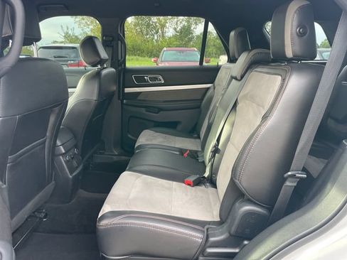 Used 2017 Ford Explorer XLT w/ Equipment Group 202A FWD image 29