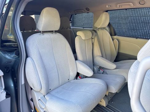 Used 2014 Toyota Sienna LE image 16