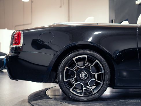Used 2018 Rolls-Royce Dawn RWD image 11