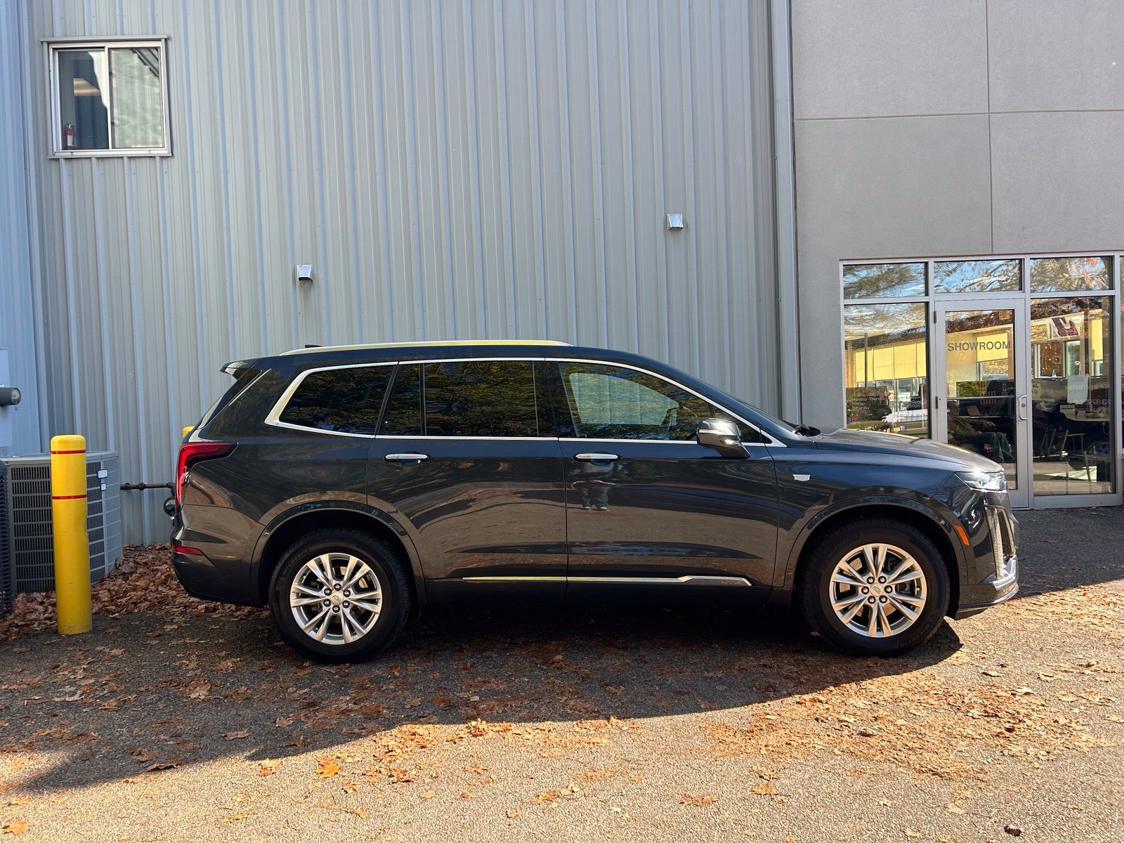 Used 2023 Cadillac XT6 Luxury AWD/4WD image 4