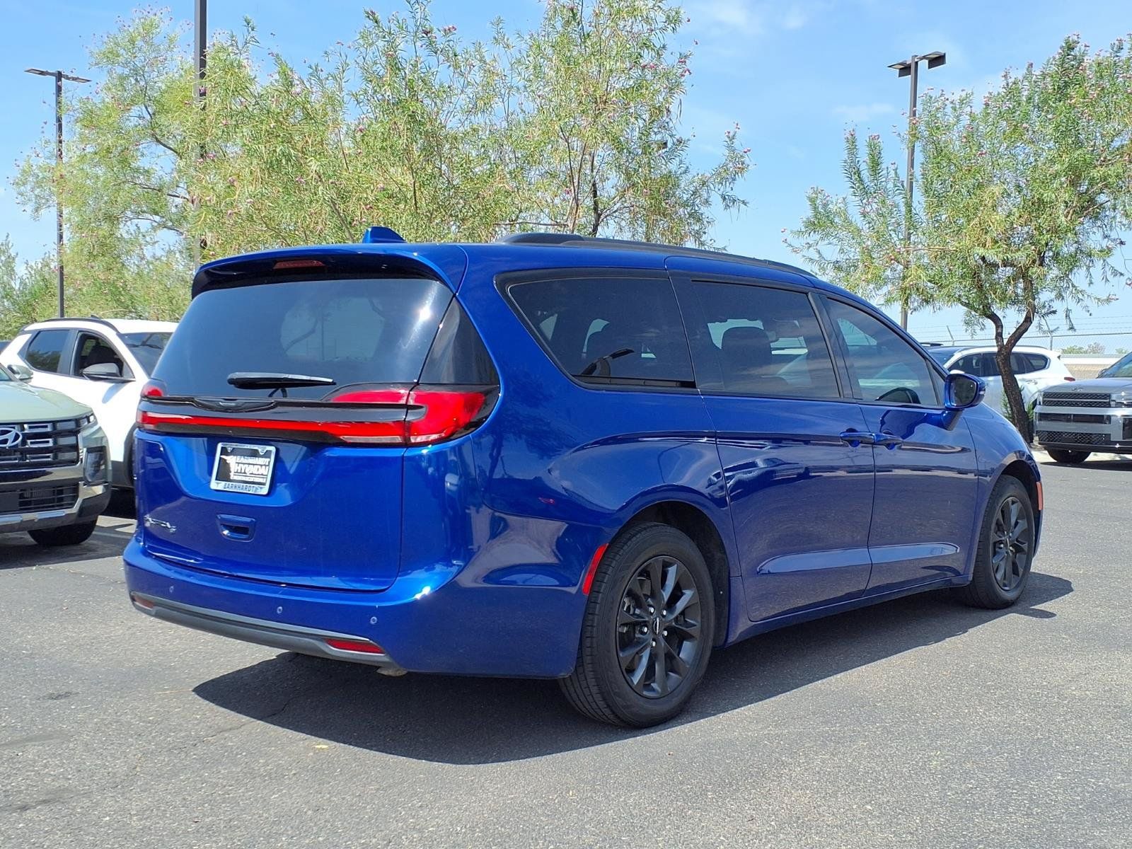 Used 2021 Chrysler Pacifica Touring w/ S Appearance Package FWD image 6