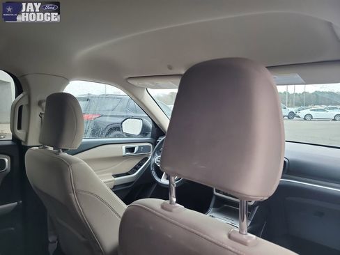 Certified 2022 Ford Explorer XLT image 32