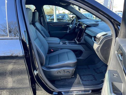 Used 2024 GMC Acadia AT4 image 22