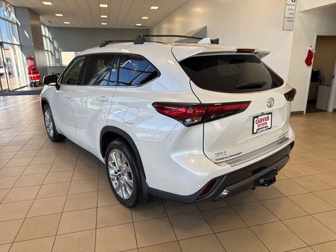Used 2023 Toyota Highlander Limited image 9