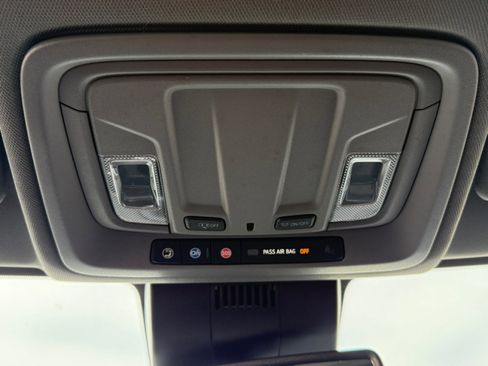 Used 2022 Chevrolet Silverado 1500 LTZ image 32