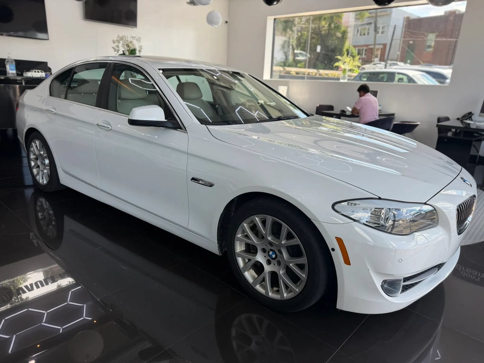 Used 2013 BMW 535i xDrive Sedan AWD/4WD image 3