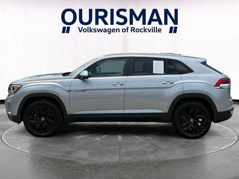 Used 2023 Volkswagen Atlas Cross Sport SE w/ Panoramic Sunroof Package FWD image 3
