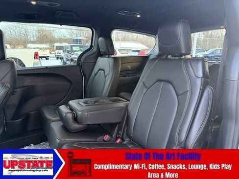 New 2026 Chrysler Pacifica Select image 22