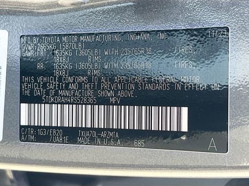Used 2024 Toyota Highlander XLE FWD image 32