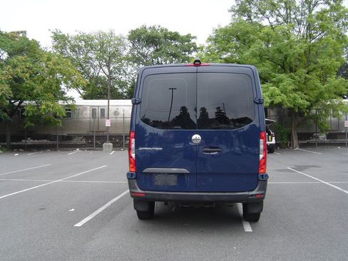 Used 2019 Freightliner Sprinter 2500 RWD image 5