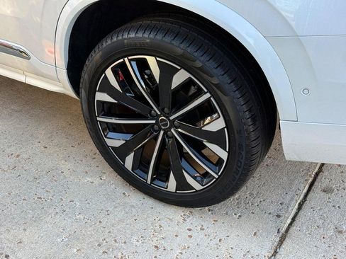 Certified 2025 Volvo XC90 B6 Plus image 8