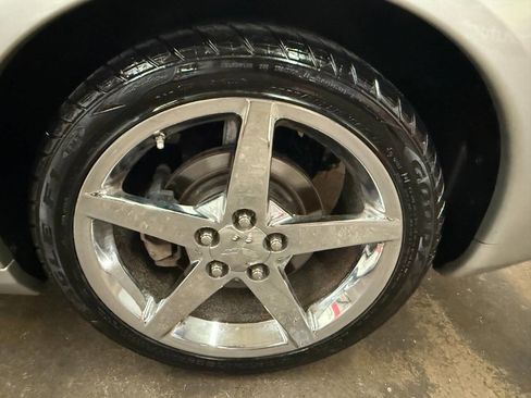 Used 2005 Chevrolet Corvette Coupe w/ Preferred Equipment Group image 32