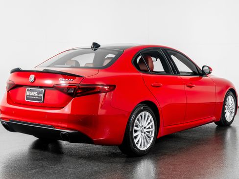 Used 2023 Alfa Romeo Giulia Sprint image 12