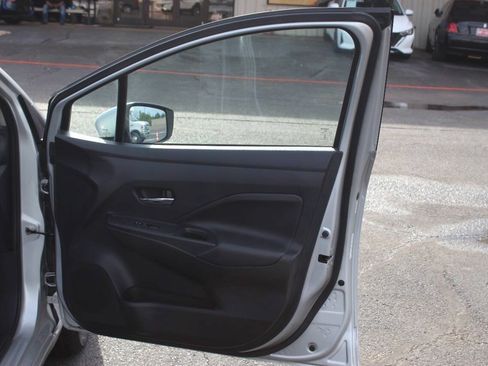 Used 2025 Nissan Versa SV FWD image 10