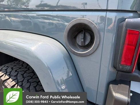 Used 2014 Jeep Wrangler Unlimited Sahara w/ Dual Top Group AWD/4WD image 10