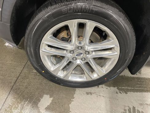 Used 2017 Ford Explorer Limited w/ Equipment Group 301A AWD/4WD image 19