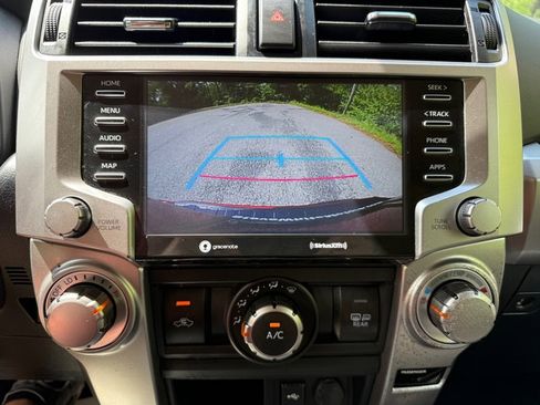 Used 2020 Toyota 4Runner SR5 AWD/4WD image 21