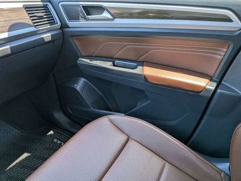 Certified 2023 Volkswagen Atlas SE w/ Black Wheel Package FWD image 15