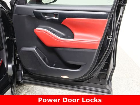 Used 2022 Toyota Highlander XSE image 39