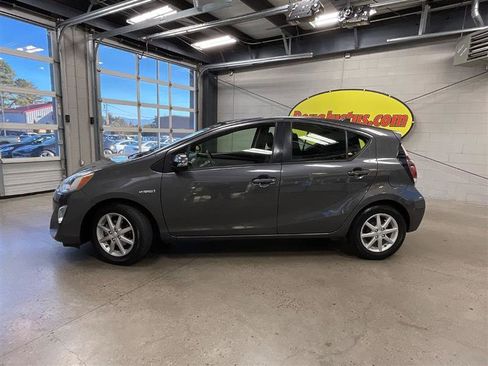 Used 2015 Toyota Prius C Three image 2