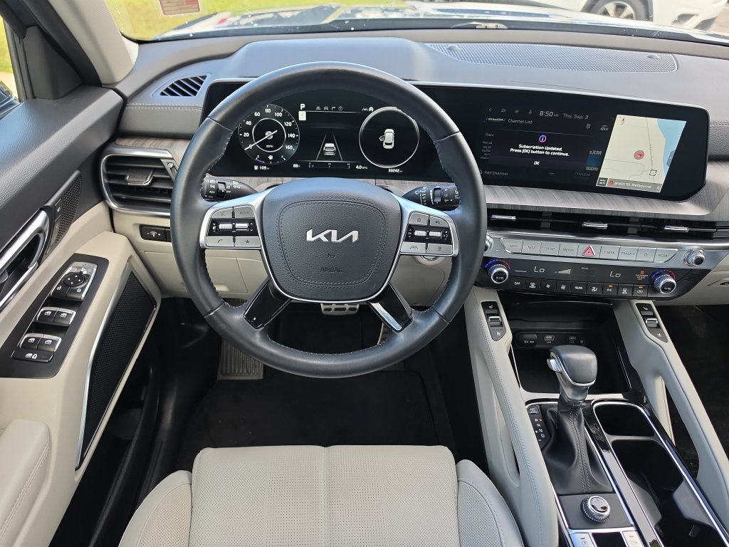 Used 2024 Kia Telluride SX w/ Towing Package FWD image 12