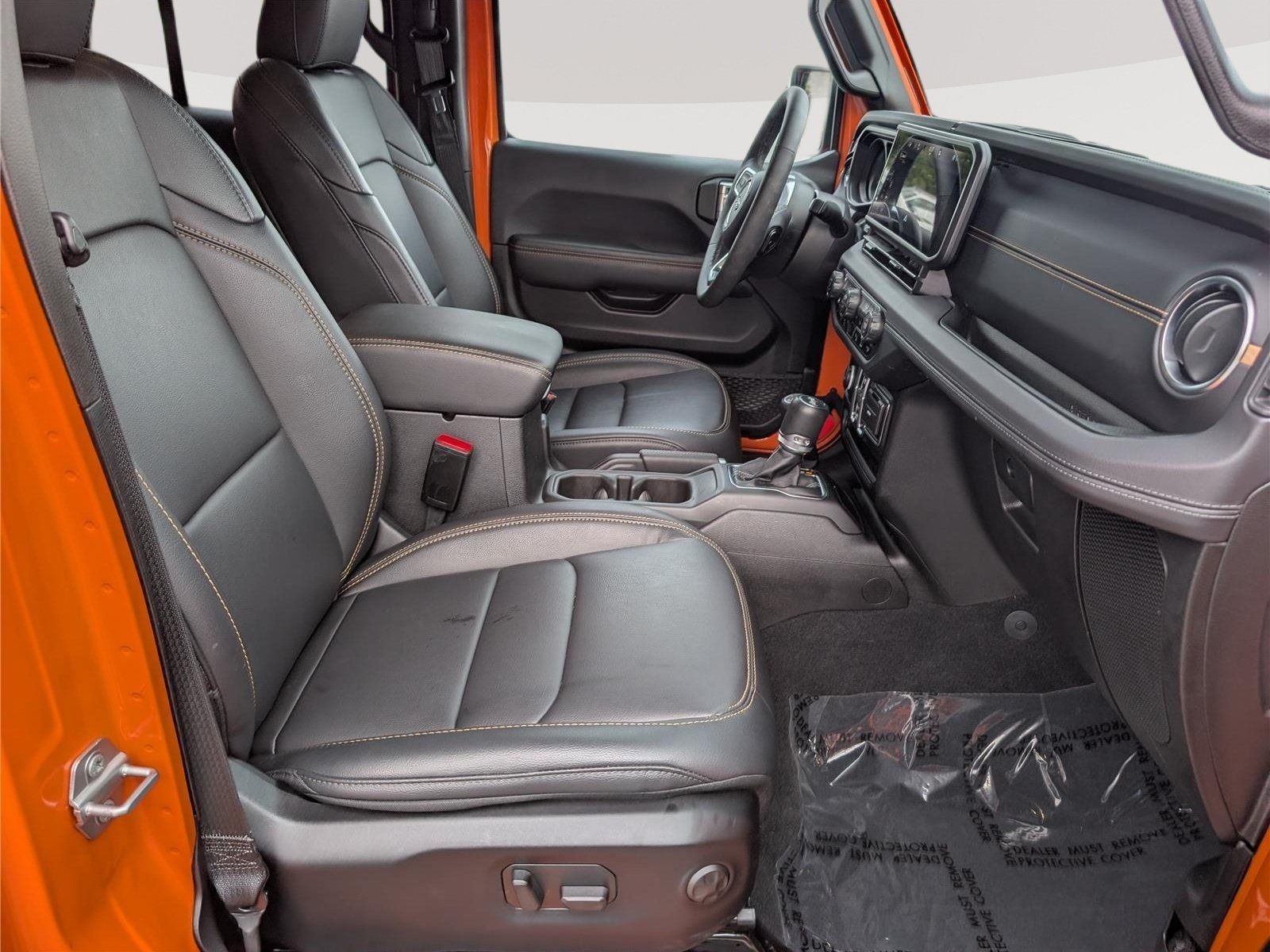 Used 2025 Jeep Wrangler Unlimited Sahara AWD/4WD image 11