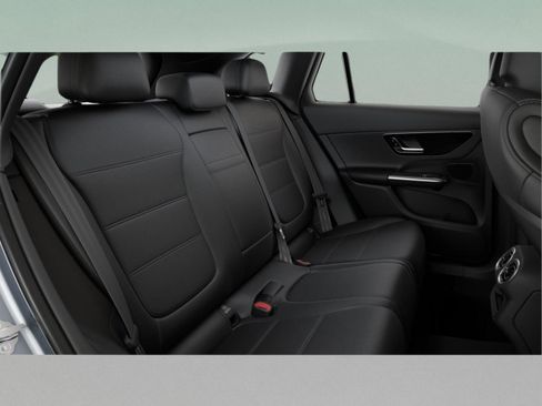 Used 2025 Mercedes-Benz GLC 300 image 43