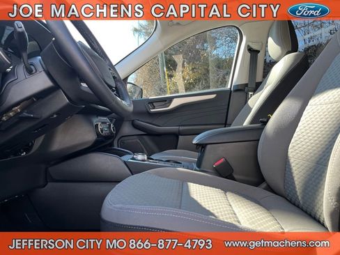 Certified 2022 Ford Escape SE w/ Cold Weather Package image 18